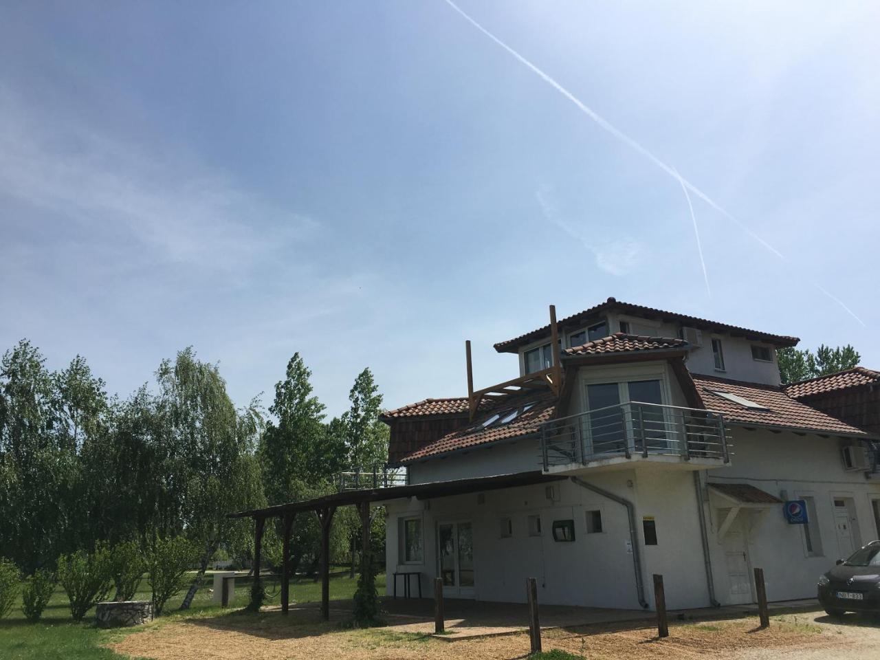 Beach Resident Balatonszárszó Exteriér fotografie