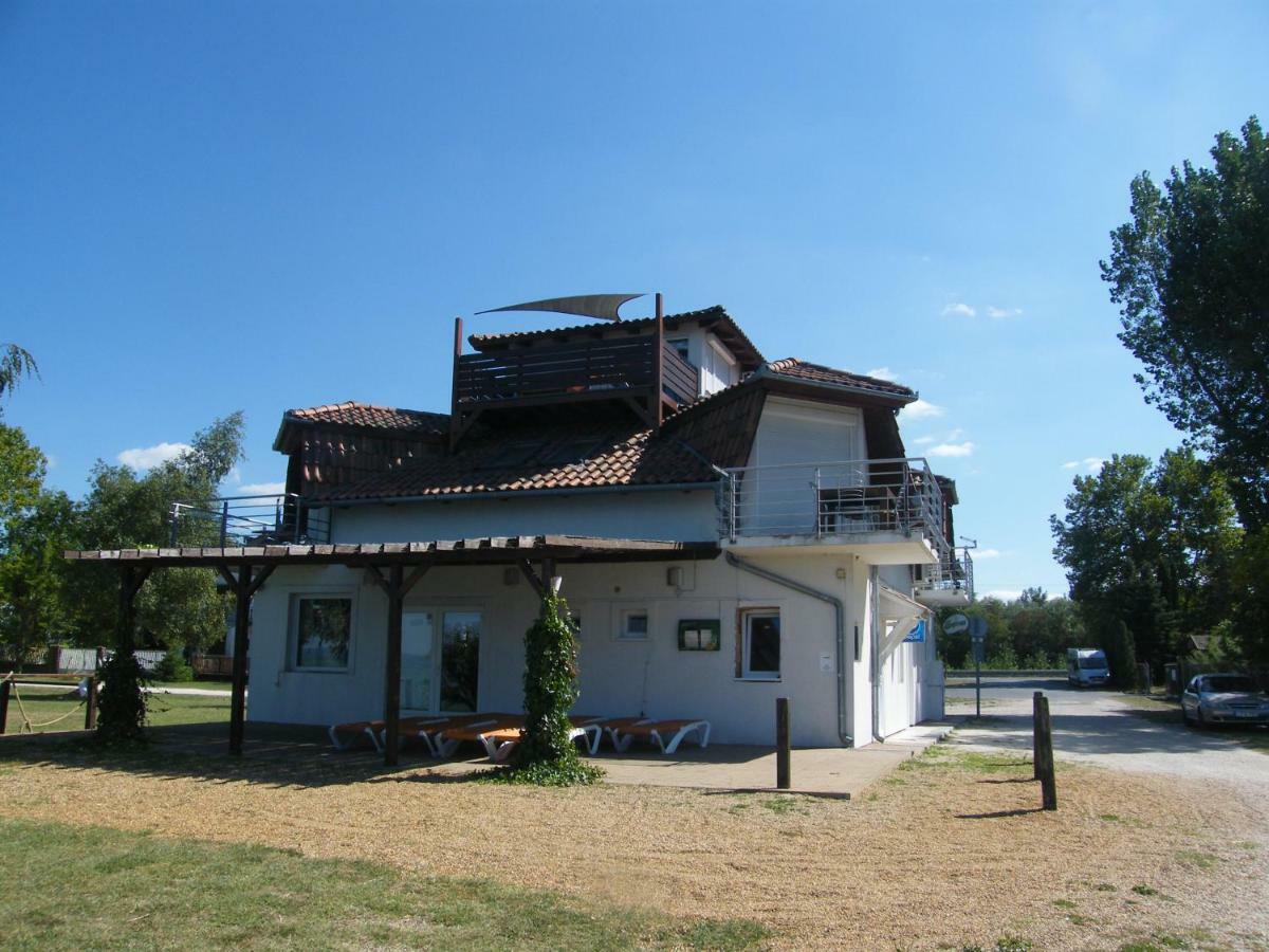 Beach Resident Balatonszárszó Exteriér fotografie